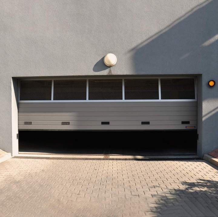 Confiez-nous l’installation rapide de votre porte de garage !